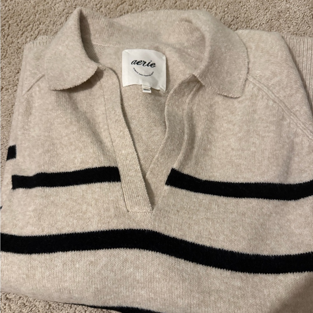 Aerie V-Neck Sweater in Cream and Black